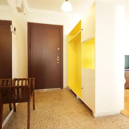 Bright Retro 2br Flat Near The Sea And Bagdad Ave *