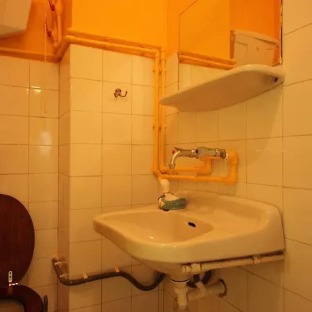 Bright Retro 2br Flat Near The Sea And Bagdad Ave *