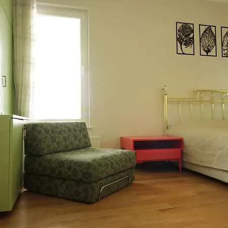 Bright Retro 2br Flat Near The Sea And Bagdad Ave *