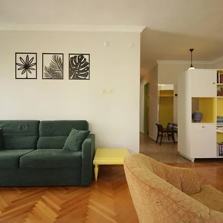 Appartement Bright Retro 2br Flat Near The Sea And Bagdad Ave *