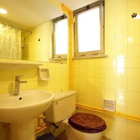 Appartement Bright Retro 2br Flat Near The Sea And Bagdad Ave Istanboel