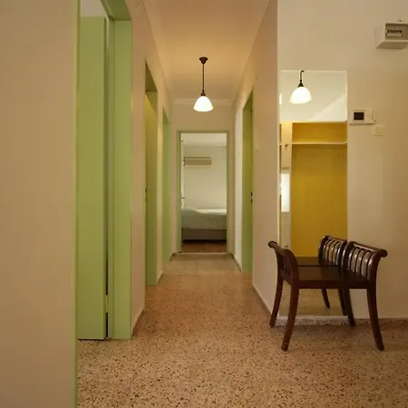 Bright Retro 2br Flat Near The Sea And Bagdad Ave * Istanboel