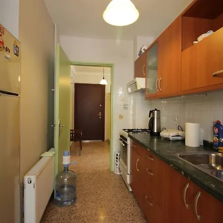 Bright Retro 2br Flat Near The Sea And Bagdad Ave Appartement Istanboel